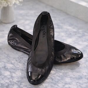 Authentic CHANEL Classic Ballerina Flats - Black Lambskin & Patent Leather 💕